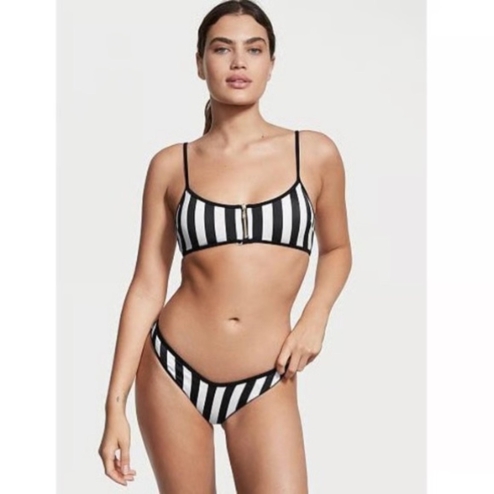 VICTORIA'S SECRET SWIM Iconic‎ Scoop Bikini Top black and white size